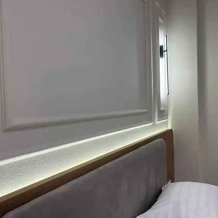 2br At Café Flora Skanderbeg Square Area *