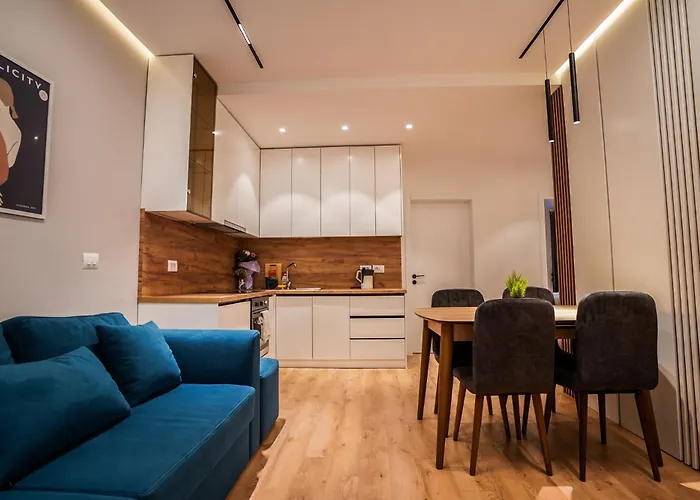 2br At Cafe Flora Skanderbeg Square Area 아파트 티라나