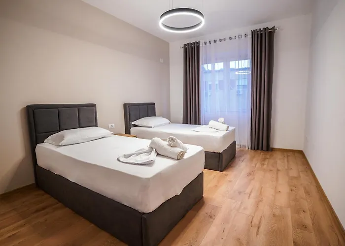 2br At Cafe Flora Skanderbeg Square Area 아파트