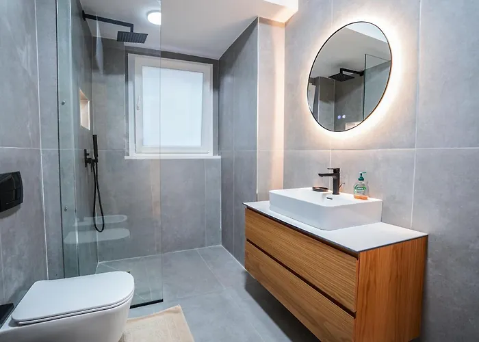 Apartament 2br At Cafe Flora Skanderbeg Square Area Tirana