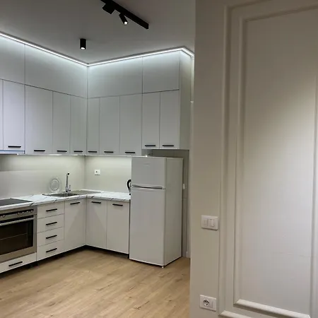 2br At Café Flora Skanderbeg Square Area Lägenhet Tirana