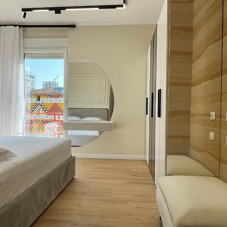2br At Café Flora Skanderbeg Square Area Lägenhet