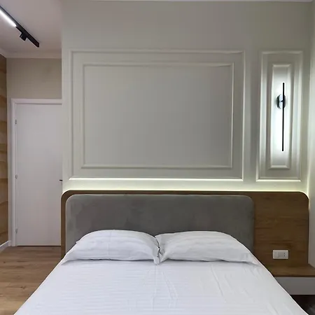 Lägenhet 2br At Café Flora Skanderbeg Square Area Tirana