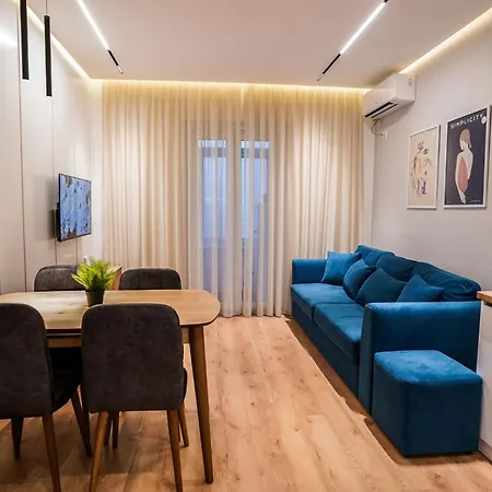 2br At Cafe Flora Skanderbeg Square Area *