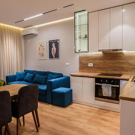 2br At Cafe Flora Skanderbeg Square Area * Tirana
