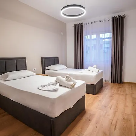 2br At Cafe Flora Skanderbeg Square Area Apartman