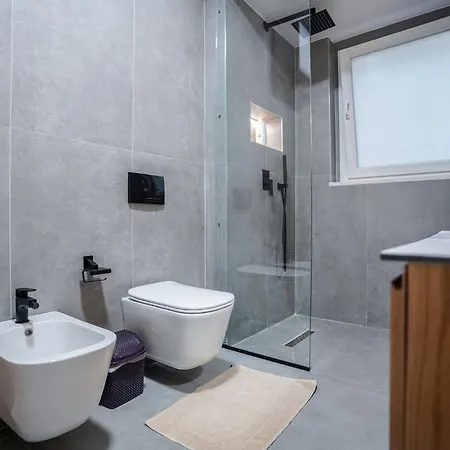 Apartman 2br At Cafe Flora Skanderbeg Square Area *