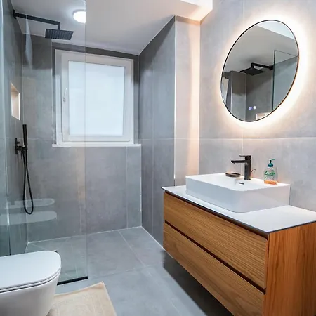 Apartman 2br At Cafe Flora Skanderbeg Square Area Tirana